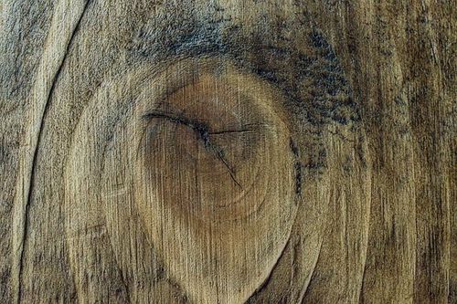 Le-bois-de-chene-brut-un-materiau-noble-et-int_large